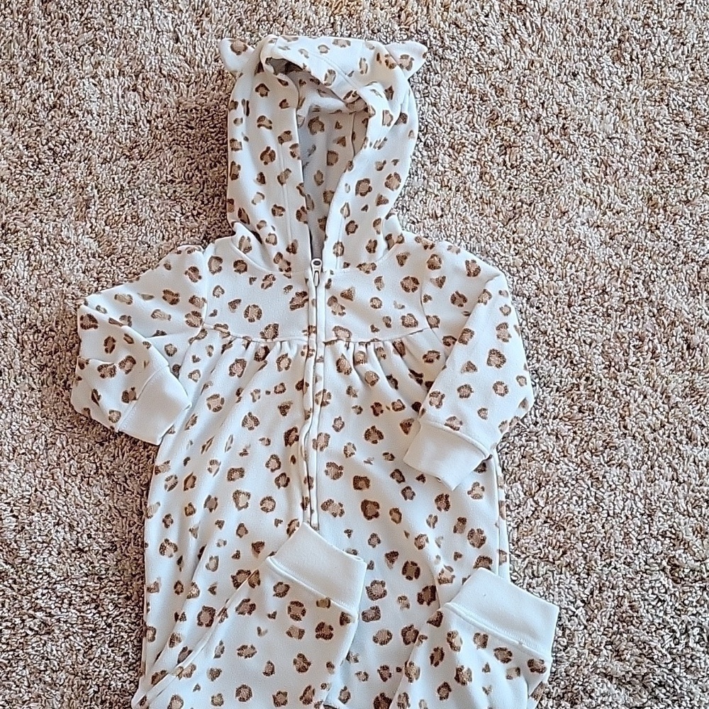 Carter's fleece sleeper, euc, 6-9 months